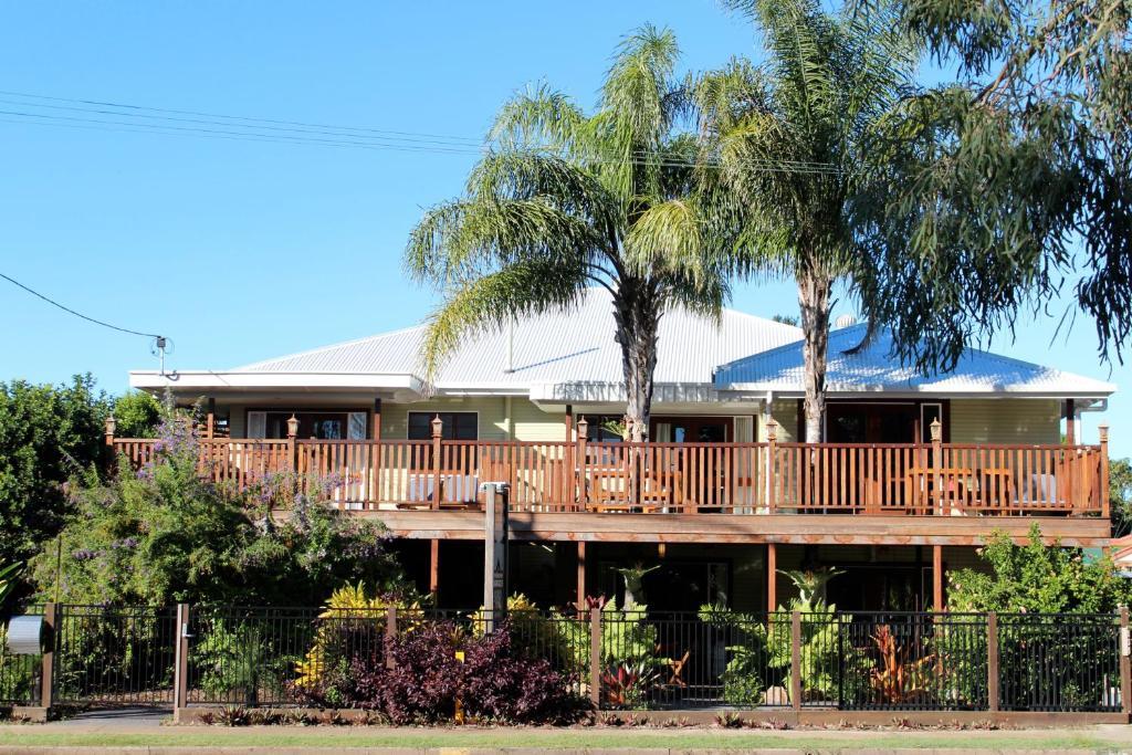 Five 3 Five Aparthotel Urangan Bagian luar foto