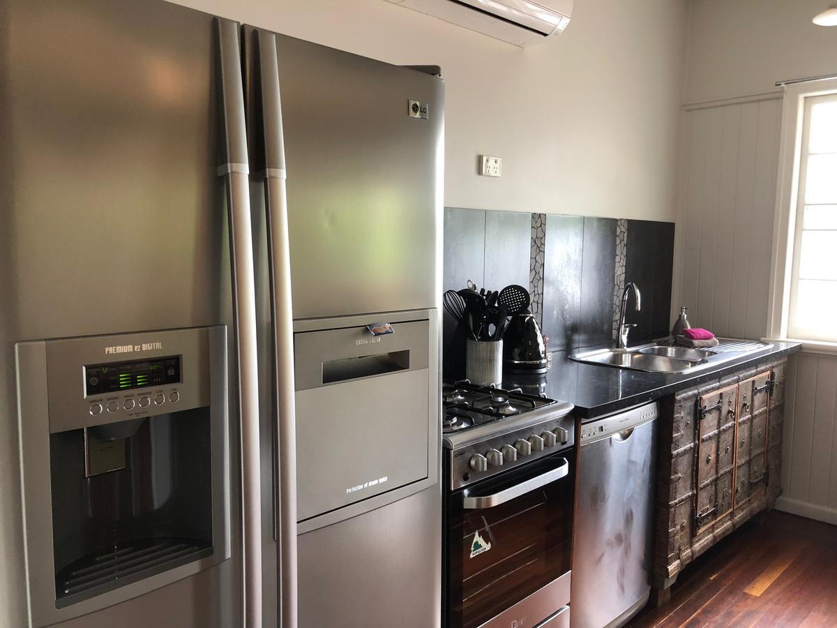Five 3 Five Aparthotel Urangan Bagian luar foto
