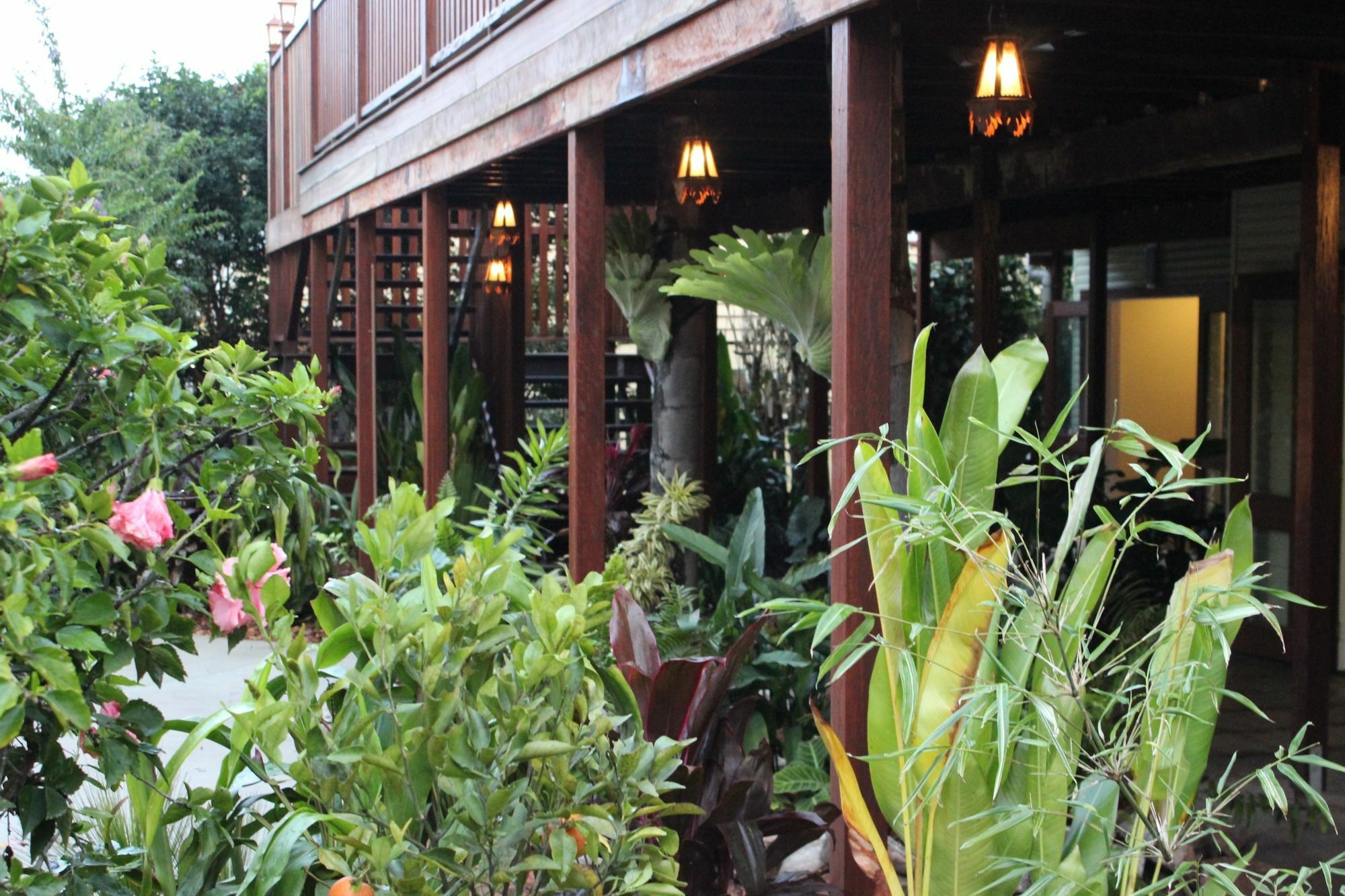 Five 3 Five Aparthotel Urangan Bagian luar foto