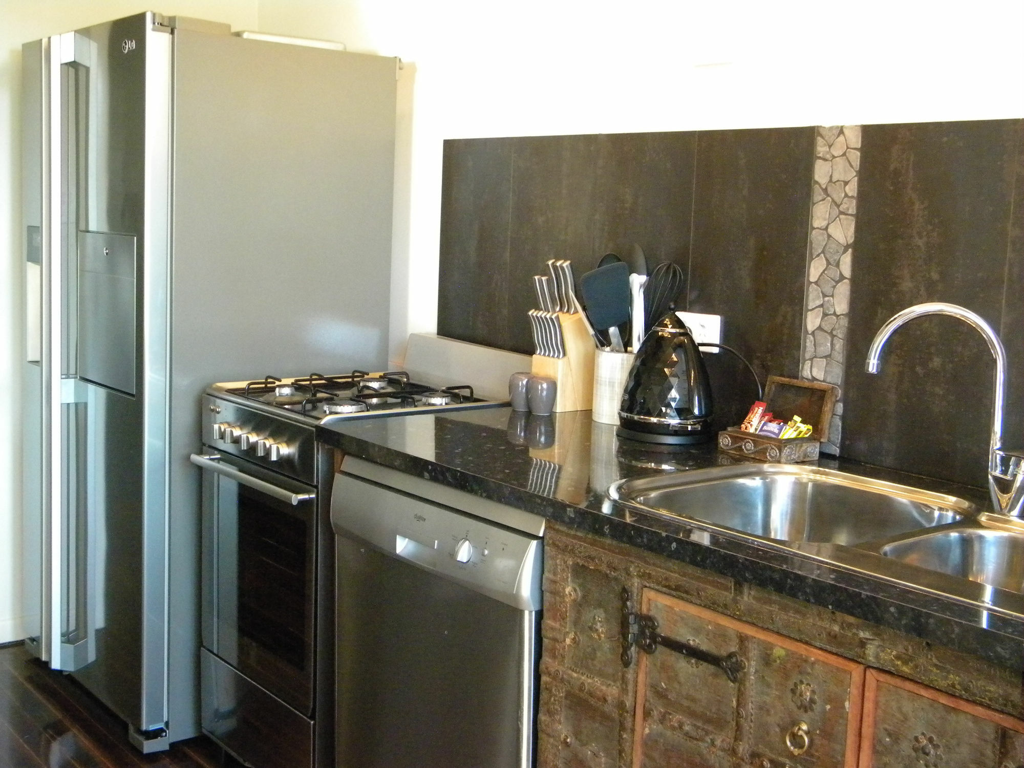 Five 3 Five Aparthotel Urangan Bagian luar foto